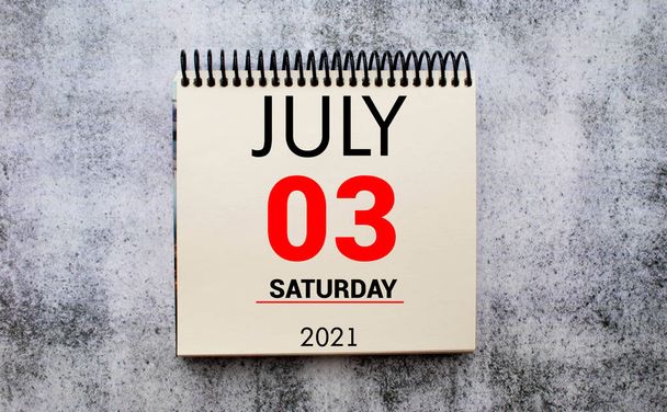 Guardar la fecha escrita en un calendario - 03 de julio. - Foto, Imagen