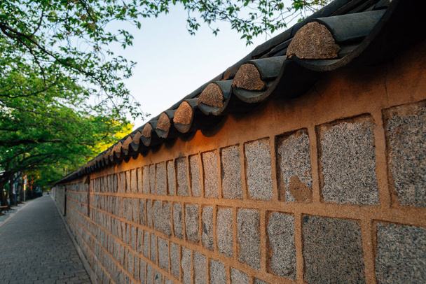 Daereungwon sírok kőlépcső Gyeongju, Korea - Fotó, kép
