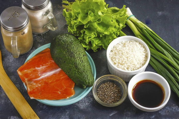 Prepare all the ingredients needed to make the Salmon & Avocado Bowl. Sesame seeds can be used in place of chia seeds. - 写真・画像