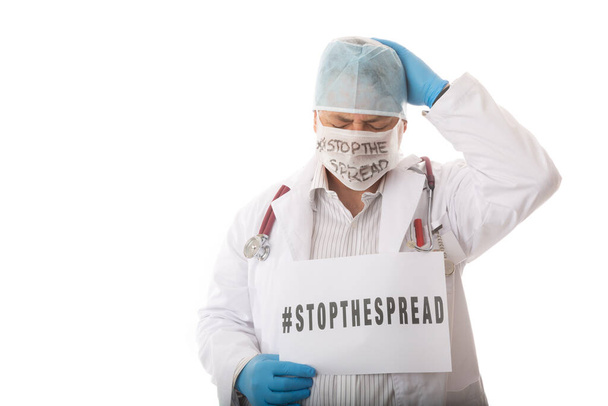 Médecin dépassé conseillant d'arrêter la propagation de la pandémie de virus infectieux tels que le SRAS, COVID-19, H1N1 ou d'autres virus infectieux ou de la grippe - Photo, image