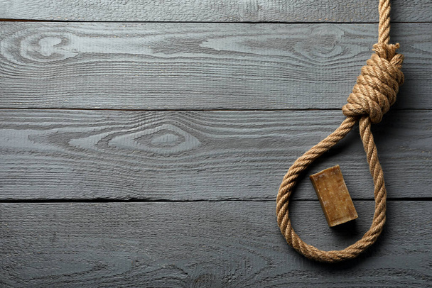 Rope noose and soap bar on grey wooden table, flat lay. Space for text - Fotografie, Obrázek