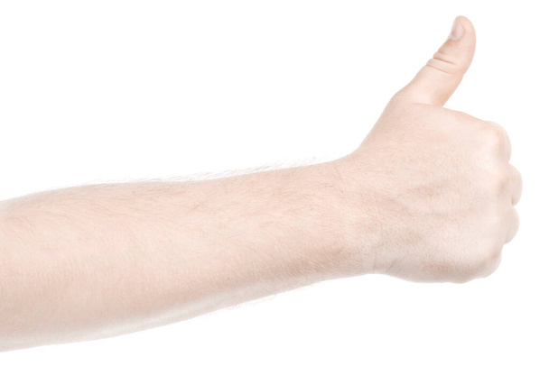 Männliche kaukasische Hände isoliert weißen Hintergrund zeigt Geste Daumen hoch, Zustimmung. Männerhände zeigen unterschiedliche Gesten - Foto, Bild