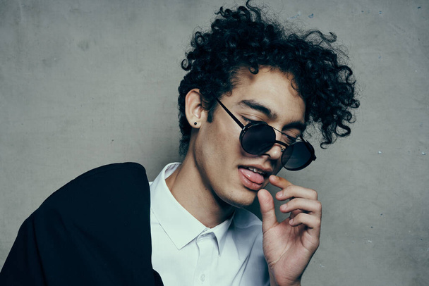 man wearing sunglasses curly hair shirt jacket - Фото, изображение