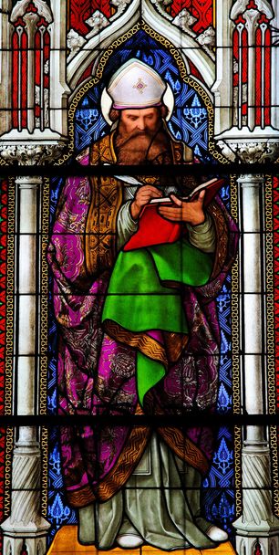 Kirchenfenster im Dom zu Köln, Deutschland, mit dem Heiligen August, einem der vier lateinischen Kirchenväter. - Foto, Bild