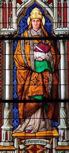 聖グレゴリウス ラテン教父そして有名な法皇の 1 つを描いたドイツ、ケルンのドムの教会の窓. - 写真・画像