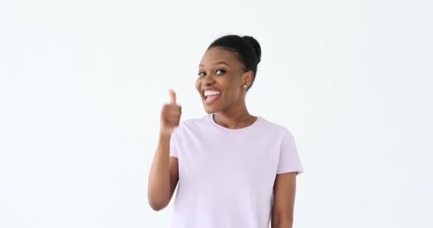 Woman saying yes and giving thumbs up gesture - Imágenes, Vídeo