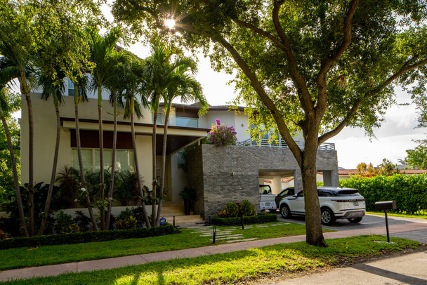 Miami, FL, USA - 3 giugno 2021: Casa unifamiliare di lusso a Key Biscayne Miami FL USA - Foto, immagini