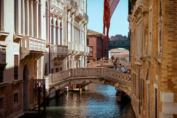 VENICE - July, 25, 2020: image with Bridge of Sighs at street in Venice, Italy. - Zdjęcie, obraz