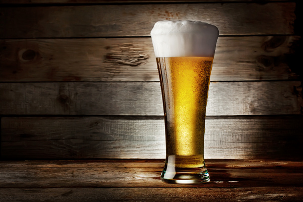 Szkło piankowe piwa lager - Zdjęcie, obraz