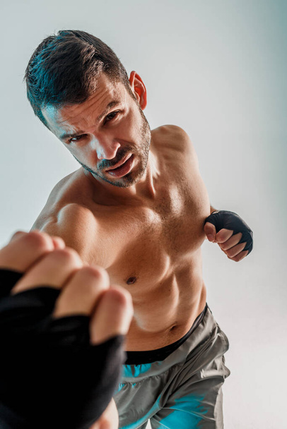 grave jovem barbudo europeu boxeador é boxe - Foto, Imagem