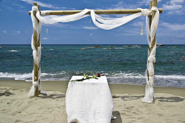 Hochzeitskulisse am Strand von Citara auf der Insel Isch - Foto, Bild