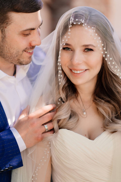 close-up portrait of the bride and groom. beautiful and romantic newlyweds.  - 写真・画像