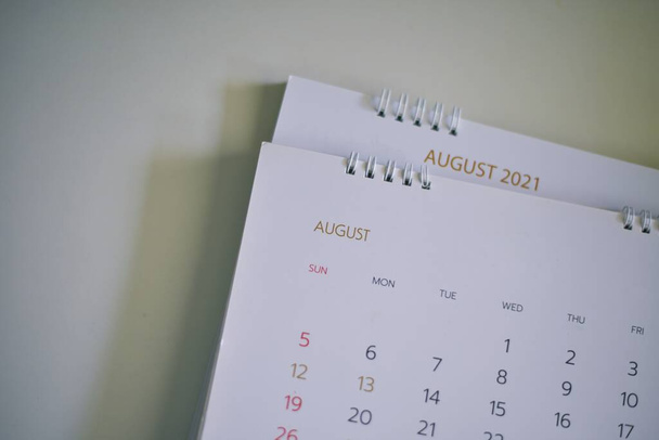 Θολή ημερολόγιο στο σχεδιασμό λευκό τόνο 2021 έννοια. - Φωτογραφία, εικόνα