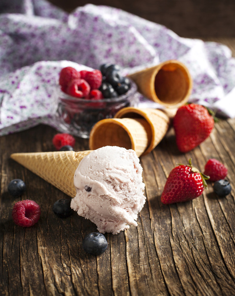 Berry ice cream cone - Foto, Imagem