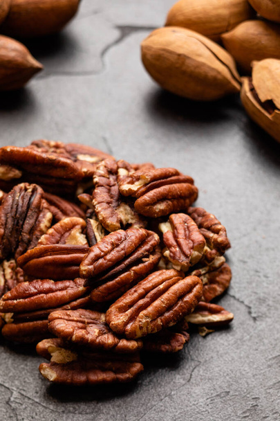 Close up heap of pecan on the black table - Foto, Imagen