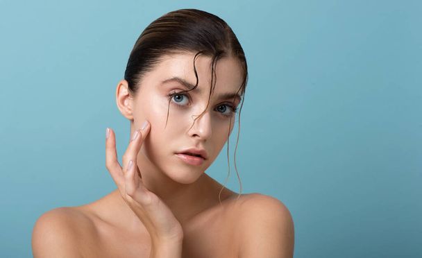 Portrait of beauty model with natural make up and hand with manicure touching her face. Beautiful young  woman with fresh clean perfect skin.  Spa, skincare and wellness. - Zdjęcie, obraz