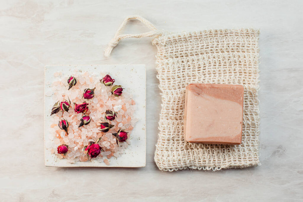 Rose essential oil and creating of homemade cosmetic - Foto, Imagen
