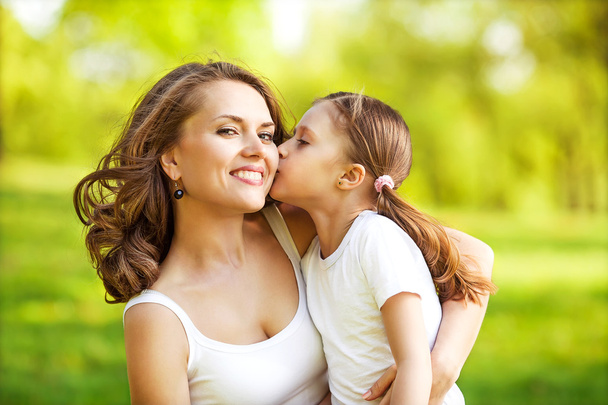 Mother and daughter enjoy the early spring. Mother day. - Foto, Imagen