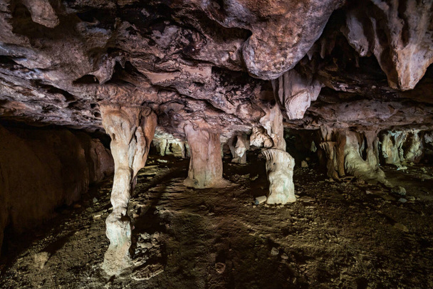 地下にある洞窟は - 写真・画像