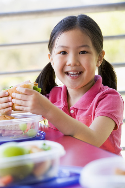 Girl eating lunch at kindergarten - Foto, afbeelding