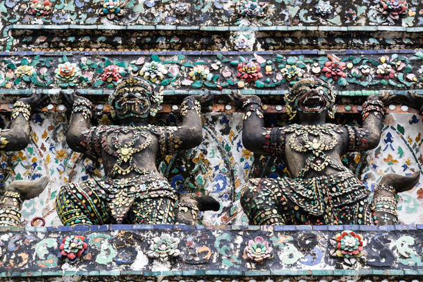 Statue de Yak à Wat Arun
 - Photo, image