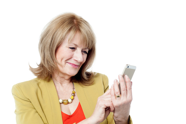 Femme d'affaires attrayante utilisant un smartphone
 - Photo, image