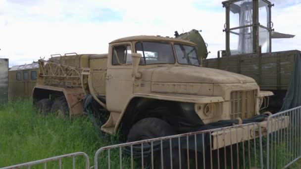 Régi katonai teherautó - Felvétel, videó