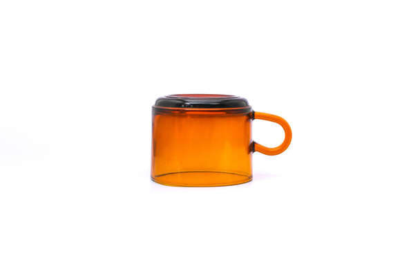 Leere braune Teetasse isoliert auf weißem Hintergrund - Foto, Bild