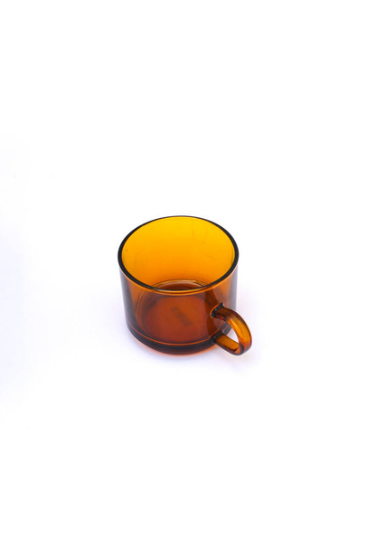 Prázdný hnědý šálek čaje izolované na bílém pozadí - Fotografie, Obrázek