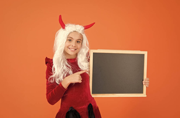 Got Treats. happy halloween. child in devil horns hold blackboard. kid has white hair wig. childhood happiness. teen girl ready to celebrate costume party. trick or treat. back to school. copy space - Foto, Bild