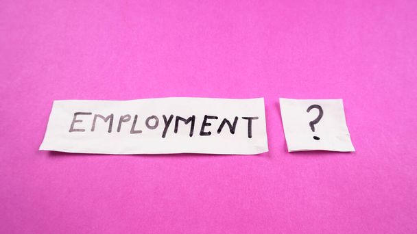 小型化・失業問題に対する雇用ワードカッティングの概念. - 写真・画像