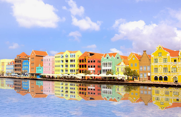 Coloridos edificios de Willemstad, Curazao, ABC, Países Bajos - Foto, imagen