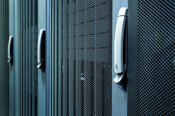 Rzędy serwerowni Server Rack w centrum danych Server Room Klaster komunikacji sieciowej, Nowoczesne wnętrze, Super Komputer, - Zdjęcie, obraz