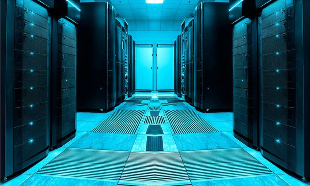 συμμετρική αίθουσα server με σειρές από mainframes στο σύγχρονο data center, φουτουριστικό σχεδιασμό - Φωτογραφία, εικόνα