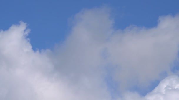 Проміжок часу відео зміни хмарного пейзажу в 4K
 - Кадри, відео
