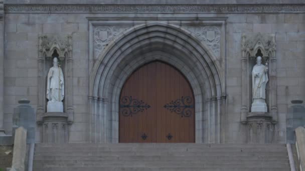 Drewniane drzwi katedry św. Patryka - Materiał filmowy, wideo