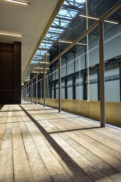El interior de Tate Modern, una galería de arte moderno en Londres Bankside - Foto, imagen