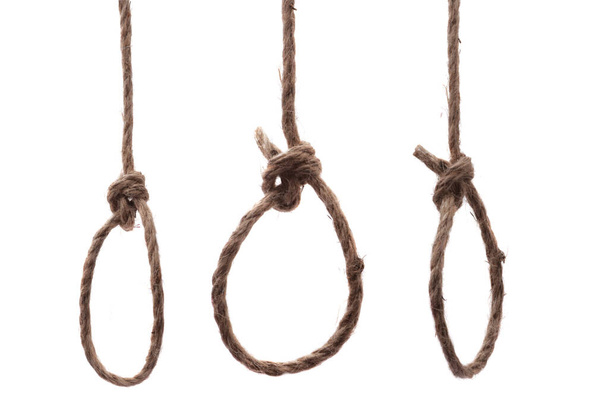 Cuerda de lazo colgante, soga suicida o concepto de ejecución aislado en blanco - Foto, Imagen