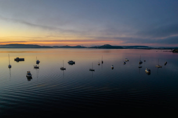 A soft pretty aerial sunrise with boats and fog at Koolewong Waterfront on the Central Coast, NSW, Australia. - Foto, Imagen