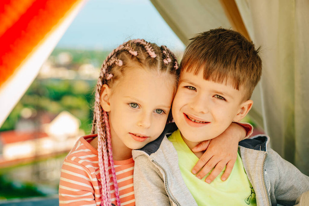 Sister brother relationships. Kids playing outdoor. Summer camping. Children in homemade tent. Cute kids camping. Having fun outdoors. - Foto, afbeelding