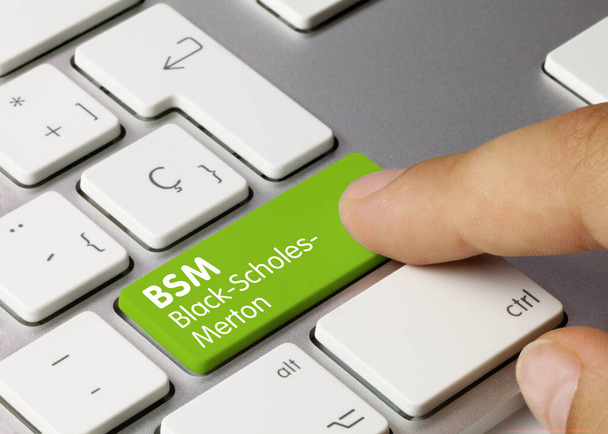 BSM Black-Scholes-Merton Geschreven op Blauwe Sleutel van Metallic Keyboard. Vingertoets indrukken. - Foto, afbeelding