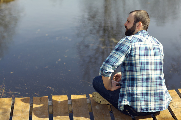 Man sitting on the jetty - Foto, immagini