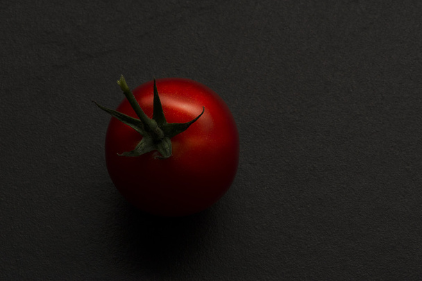 Solo tomate invernadero rojo maduro
 - Foto, Imagen