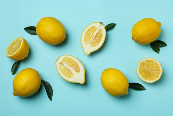 Ripe lemons on blue background, top view - Φωτογραφία, εικόνα