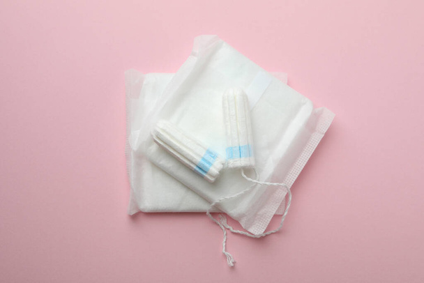 Sanitary pads and tampons on pink background - Φωτογραφία, εικόνα