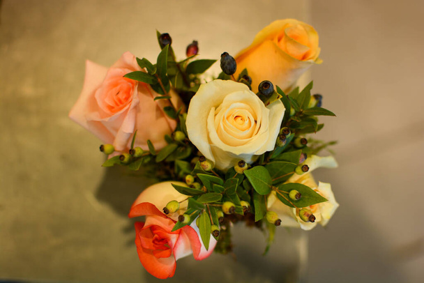 μπουκέτο τριαντάφυλλα για συναισθήματα και συναισθήματα πιο σημαντικά από χίλιες λέξεις - Φωτογραφία, εικόνα