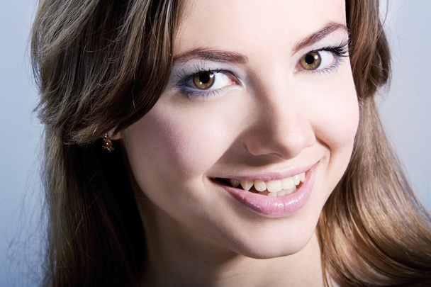 Mooie gezondheid vrouw gezicht met schone zuivere huid - Foto, afbeelding