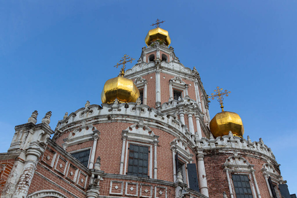 Chiesa dell'Intercessione della Vergine a Fili, Mosca. Costruito agli inizi del 1690 il monumento classico dell'architettura barocca Naryshkin - Foto, immagini