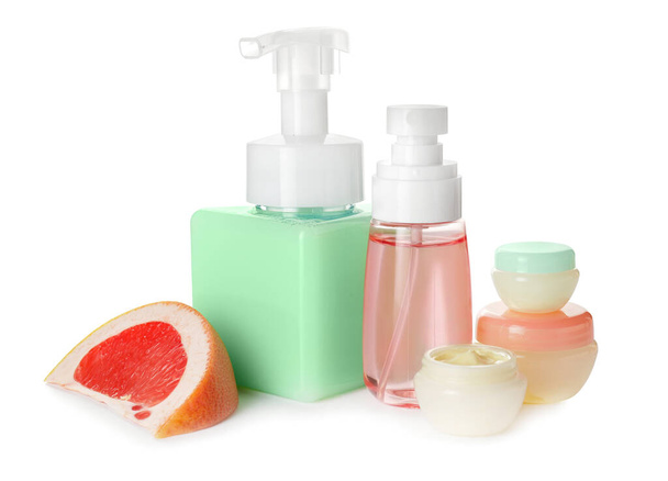 Natural cosmetic products with citrus fruit on white background - Valokuva, kuva