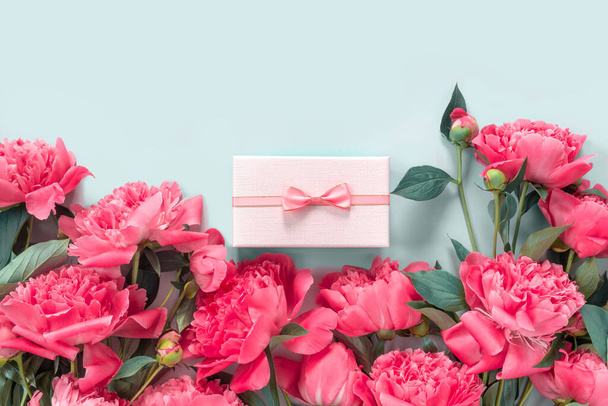 Bouquet of beautiful pink peonies with gift boxes in paper wrapping. Banner for congratulations or invitation. - Φωτογραφία, εικόνα